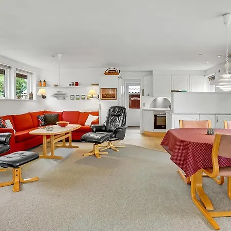 Vakantiehuis 3 Bedroom Cozy In *